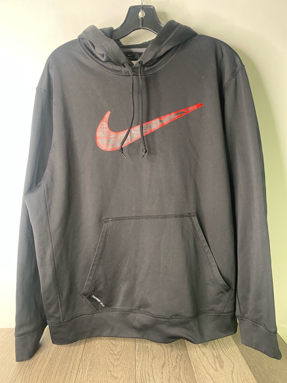 Nike Therma Fit Men’s Size Xl Black Hoodie with Red Swoosh - 1423